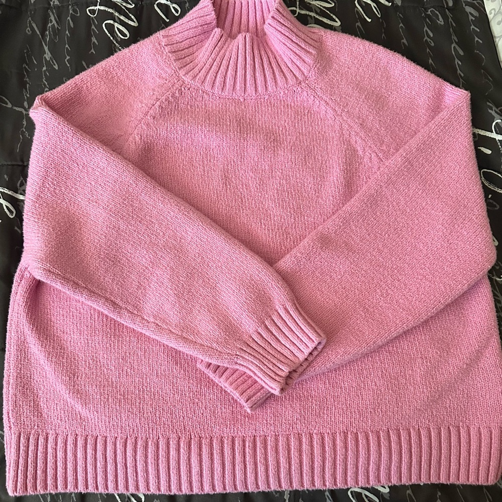 💕Old Navy pink loose turtleneck sweater. 💕